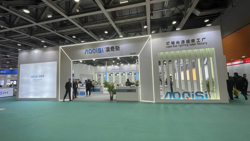 搭建材料费用是舞台搭建人工费的重要组成部分。这包括但不限于以下几种材料：